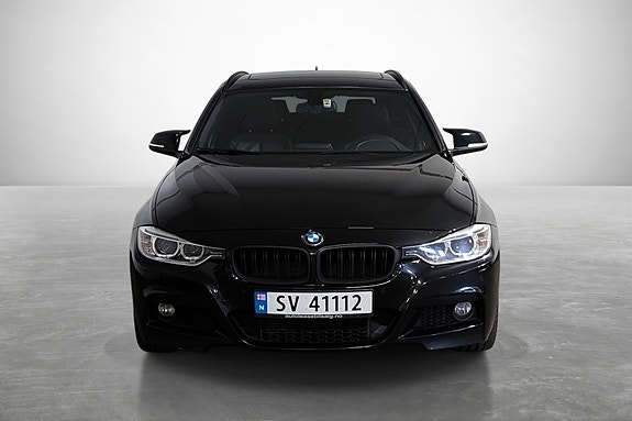 BMW 320i 3 of 25