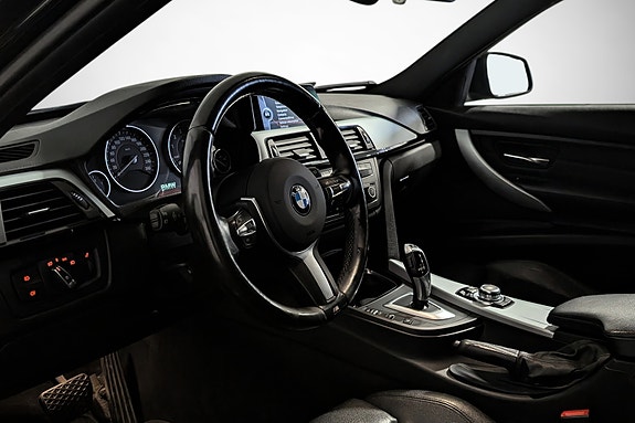 BMW 320i 12 of 25