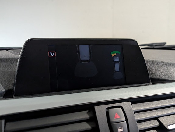 BMW 320i 18 of 25