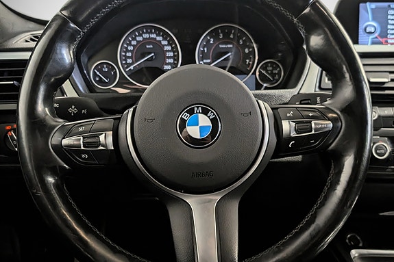 BMW 320i 14 of 25