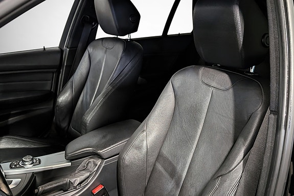 BMW 320i 10 of 25