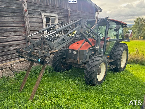 New Holland L85 4x4 Traktor m/ frontlaster, pallegaffel og vinsj 3 of 30