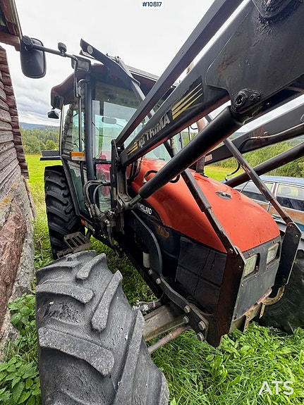 New Holland L85 4x4 Traktor m/ frontlaster, pallegaffel og vinsj 27 of 30