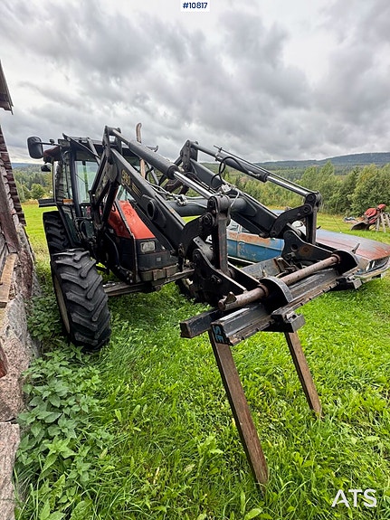 New Holland L85 4x4 Traktor m/ frontlaster, pallegaffel og vinsj 11 of 30