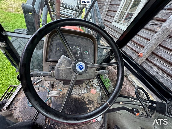 New Holland L85 4x4 Traktor m/ frontlaster, pallegaffel og vinsj 18 of 30