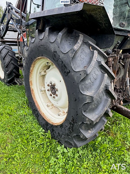 New Holland L85 4x4 Traktor m/ frontlaster, pallegaffel og vinsj 12 of 30