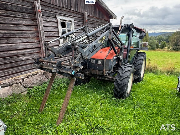 New Holland L85 4x4 Traktor m/ frontlaster, pallegaffel og vinsj 4 of 30