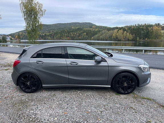 Mercedes-Benz A180 2 of 22