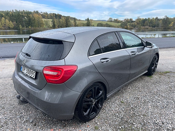 Mercedes-Benz A180 3 of 22