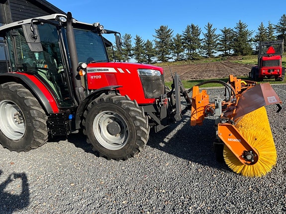 Massey Ferguson 4709 5 of 6