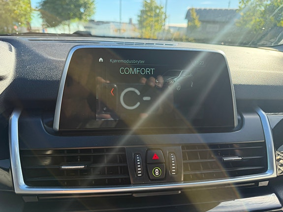 BMW 225xe 18 of 26