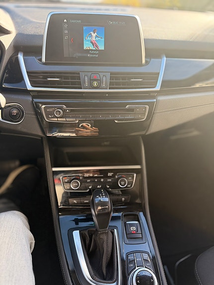 BMW 225xe 14 of 26