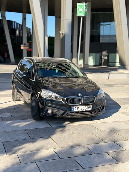 BMW 225xe 5 of 26