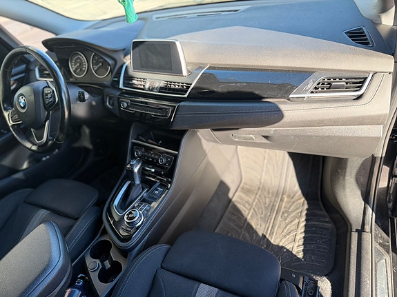 BMW 225xe 9 of 26