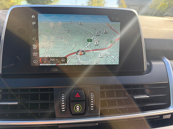 BMW 225xe 22 of 26