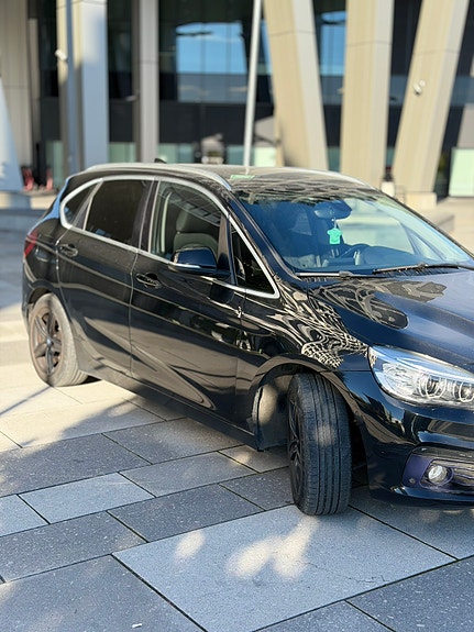 BMW 225xe 3 of 26