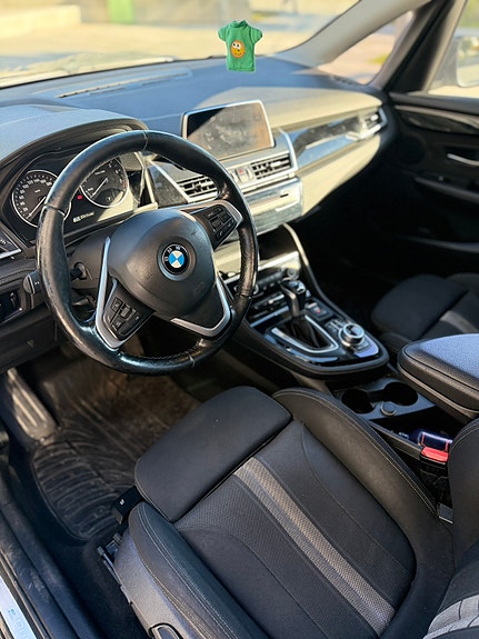BMW 225xe 8 of 26