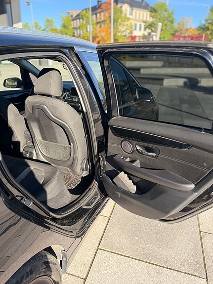 BMW 225xe 11 of 26