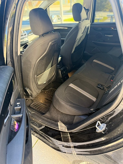 BMW 225xe 10 of 26