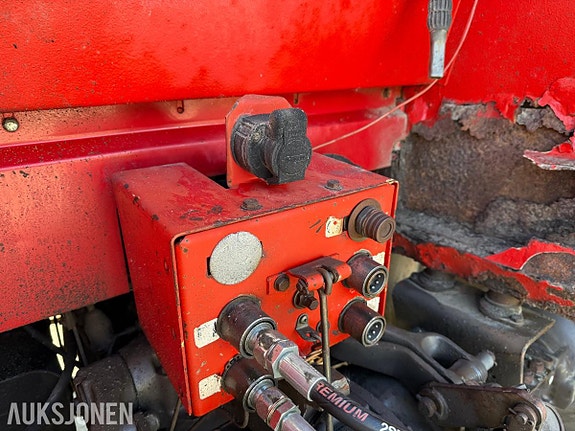 Massey Ferguson 690 23 of 30