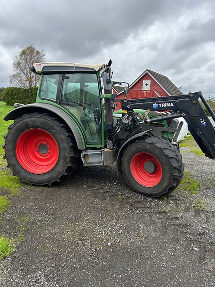 Fendt 211 3 of 10