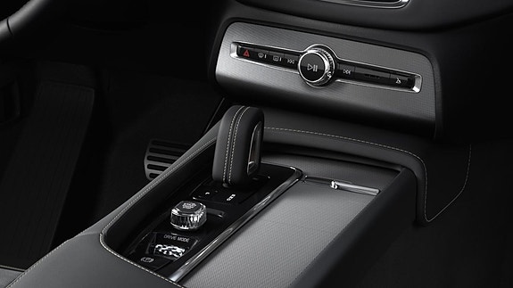 Volvo XC90 8 of 10