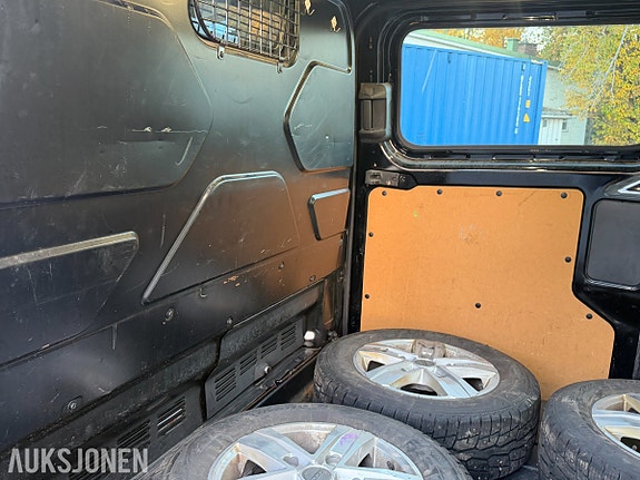 Ford Transit Custom 16 of 23