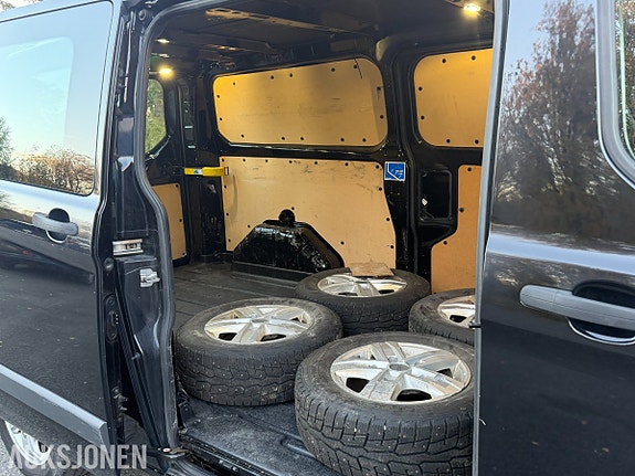 Ford Transit Custom 12 of 23