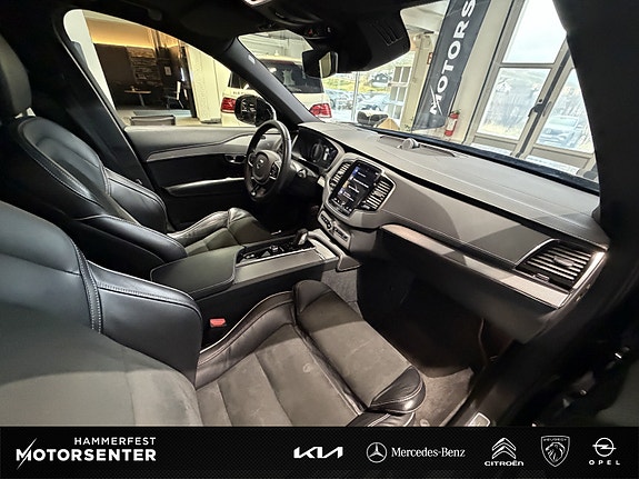 Volvo XC90 10 of 29