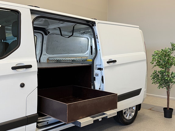 Ford Transit Custom 11 of 28