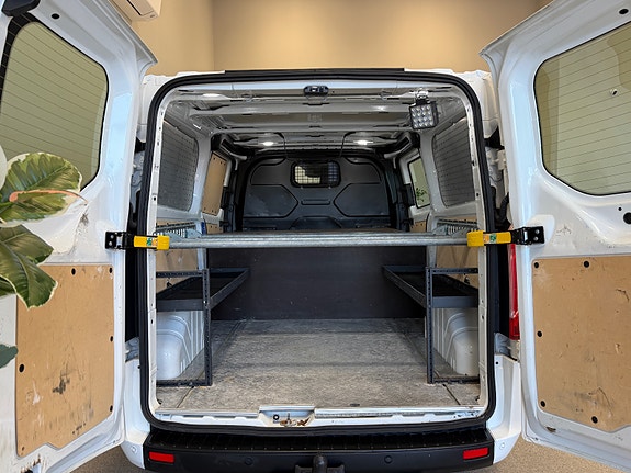 Ford Transit Custom 8 of 28
