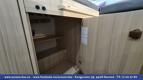  Store skap under seng på begge sider