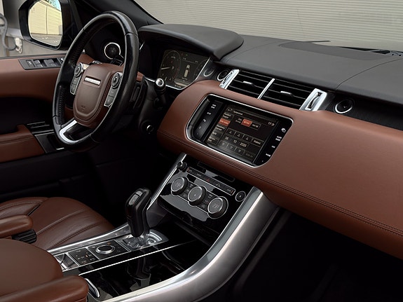 Land Rover Range Rover Sport 17 of 30