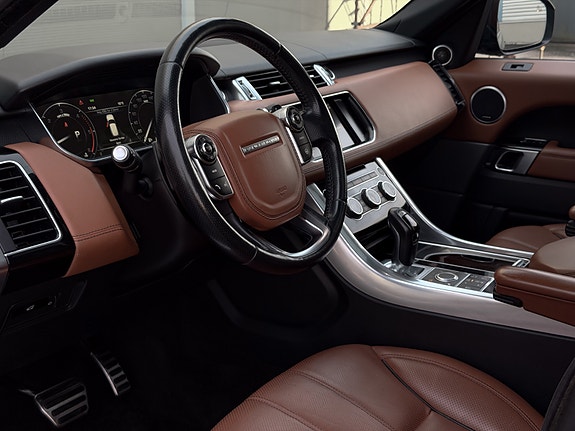 Land Rover Range Rover Sport 16 of 30