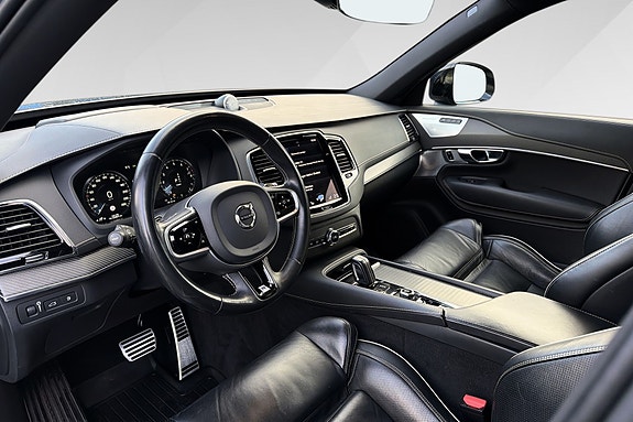 Volvo XC90 10 of 18