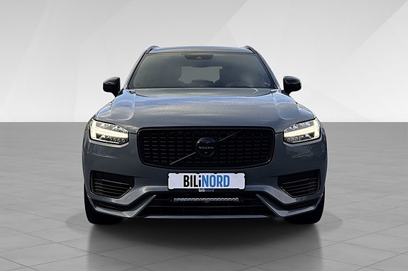 Volvo XC90 2 of 18