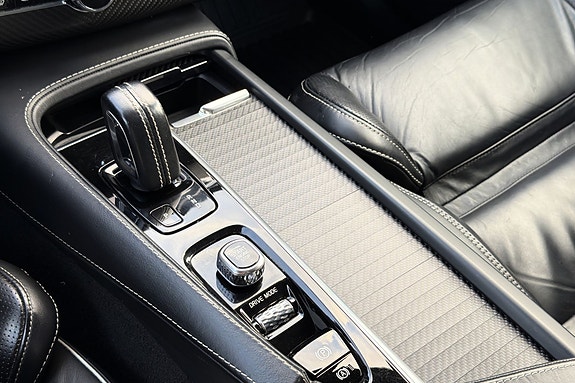 Volvo XC90 15 of 18