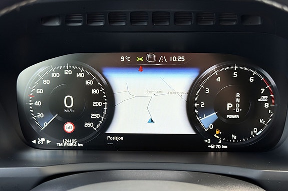 Volvo XC90 12 of 18