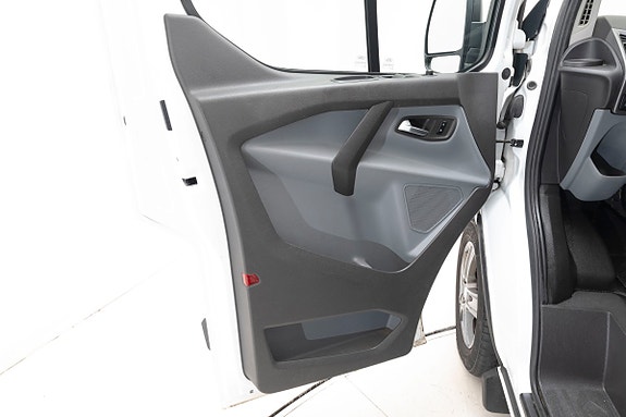 Ford Transit Custom 7 of 30