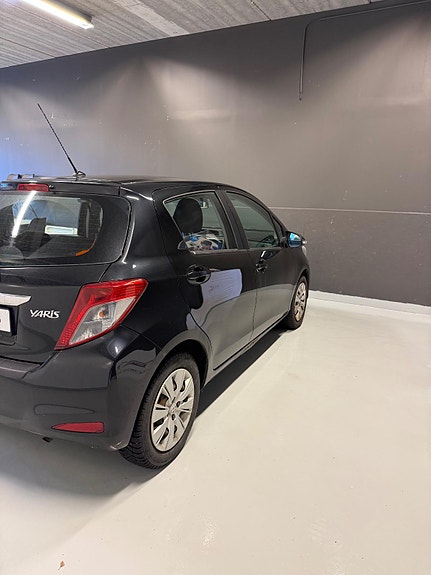 Toyota Yaris 9 of 14