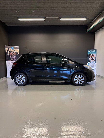 Toyota Yaris 5 of 14