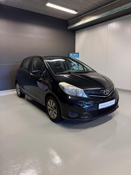 Toyota Yaris 3 of 14