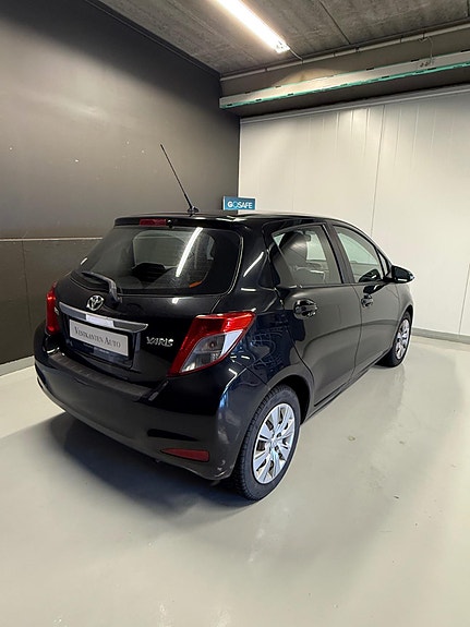 Toyota Yaris 10 of 14
