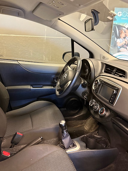 Toyota Yaris 12 of 14