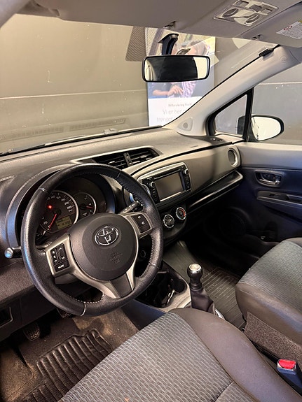 Toyota Yaris 7 of 14