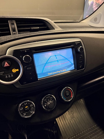 Toyota Yaris 6 of 14
