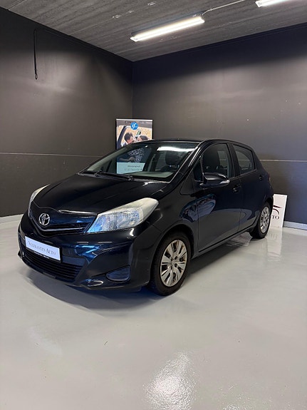 Toyota Yaris 2 of 14