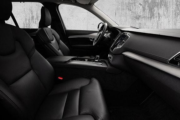 Volvo XC90 30 of 30