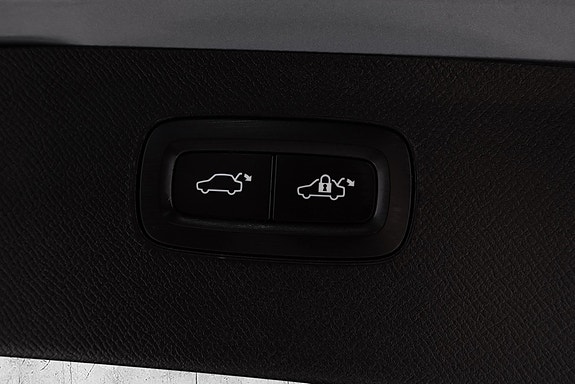 Volvo XC90 10 of 30