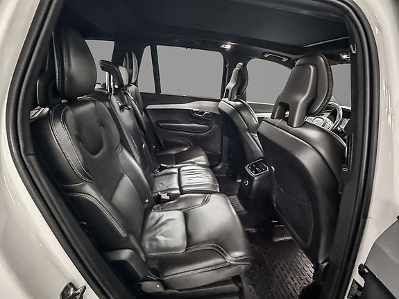 Volvo XC90 17 of 23
